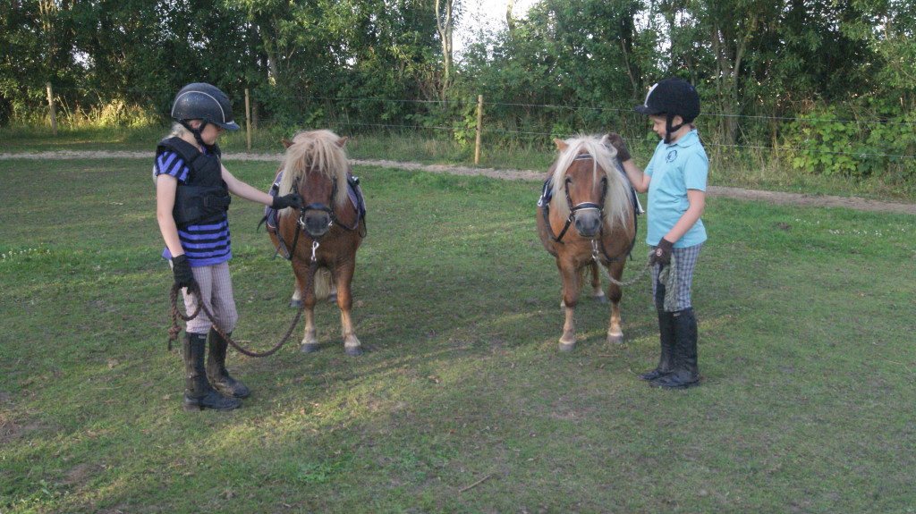 Elvis og Melinda efter rideturen.